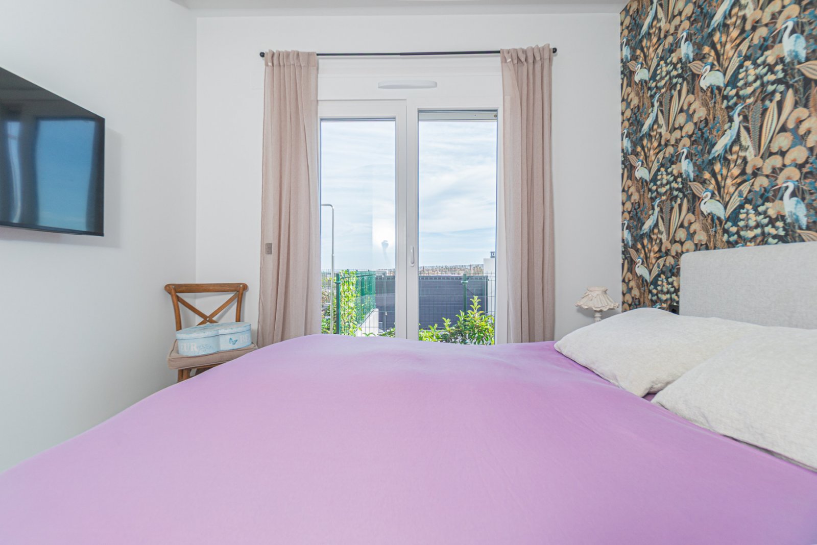 Wir freuen uns, Ihnen diese beeindruckende Luxusvilla mit Panoramablick vorstellen zu dürfen, dank ihrer erhöhten Lage direkt am 5-Sterne-Golfplatz L