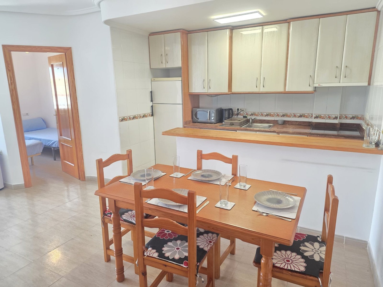In der beliebten Gegend von El Galán in Orihuela Costa, unweit von Villamartín an der begehrten Costa Blanca Süd, bietet dieses charmante Penthouse-A