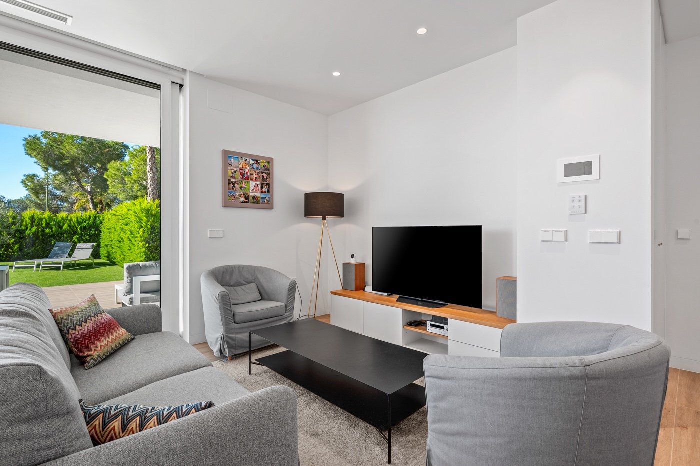  Erleben Sie mediterranes Wohnen der Extraklasse in diesem exklusiven Luxusapartment in der begehrten Wohnanlage Níspero innerhalb des Las Colinas Gol