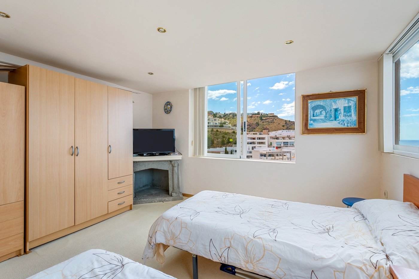 We present a rare opportunity in one of Benidorm’s most privileged locations: right next to the iconic Hotel Lid