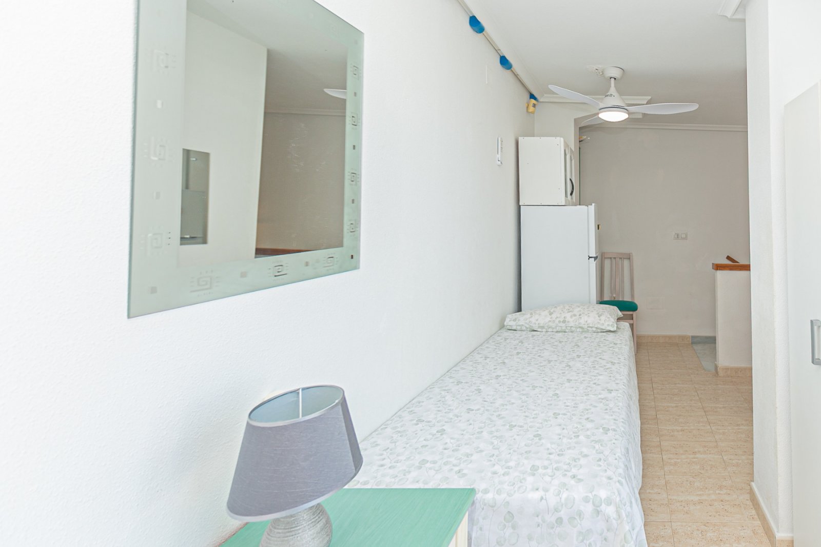 Wir präsentieren Ihnen dieses fantastische Bungalow in der obersten Etage im exklusiven, geschlossenen Wohnkomplex Zeniamar III, einer der gefragtest