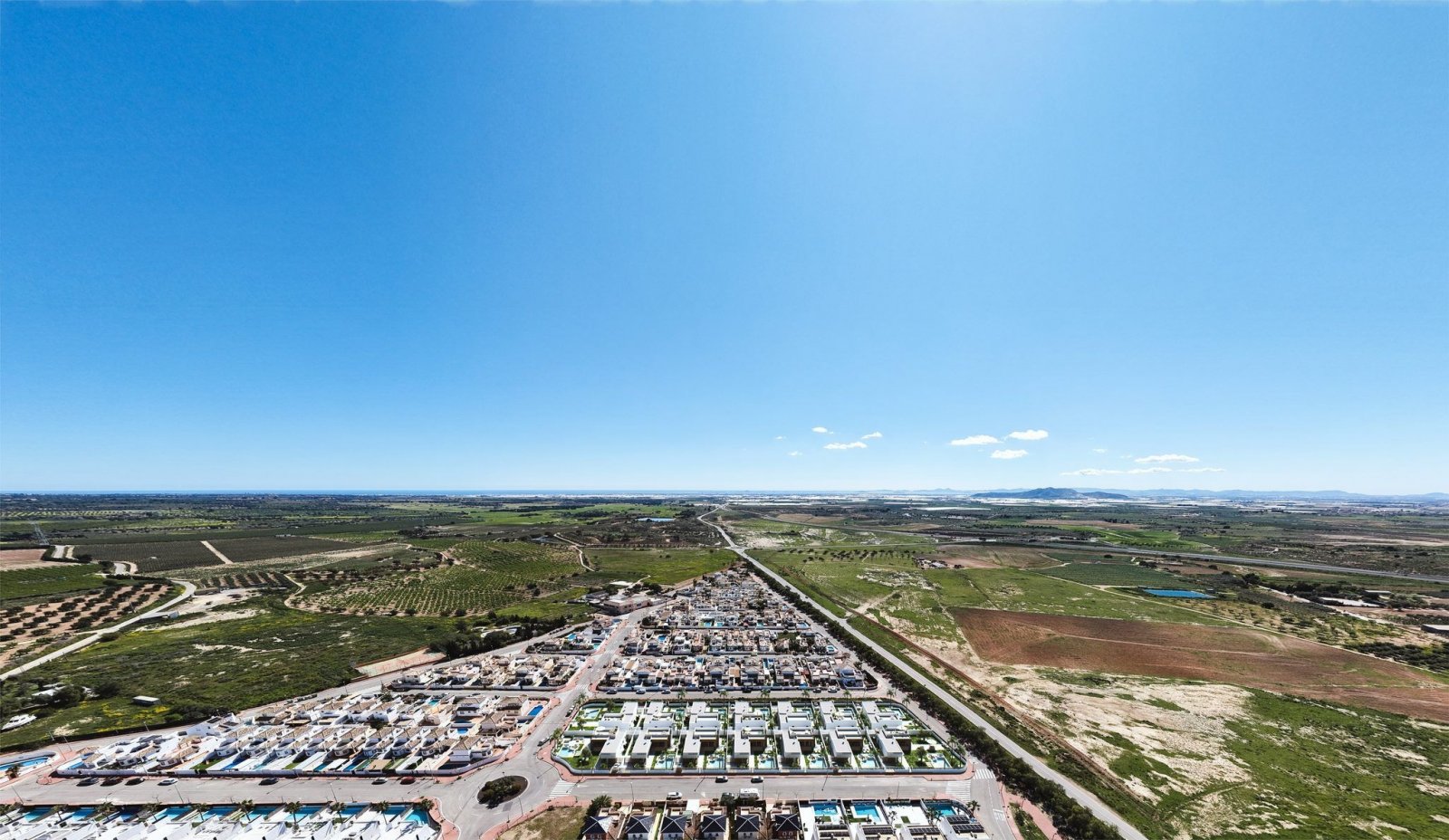 In der bezaubernden Region Murcia gelegen, bietet diese exklusive Sammlung von drei freistehenden Häusern ein einzigartiges Wohnerlebnis. Jede Immobi