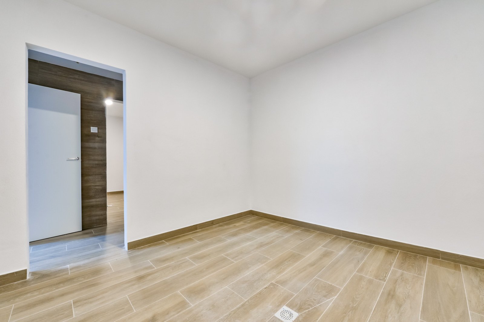  In der charmanten Stadt Finestrat gelegen, bietet diese Villa ein außergewöhnliches Wohnerlebnis. Mit Meerblick befindet sich diese Immobilie nur 5 k