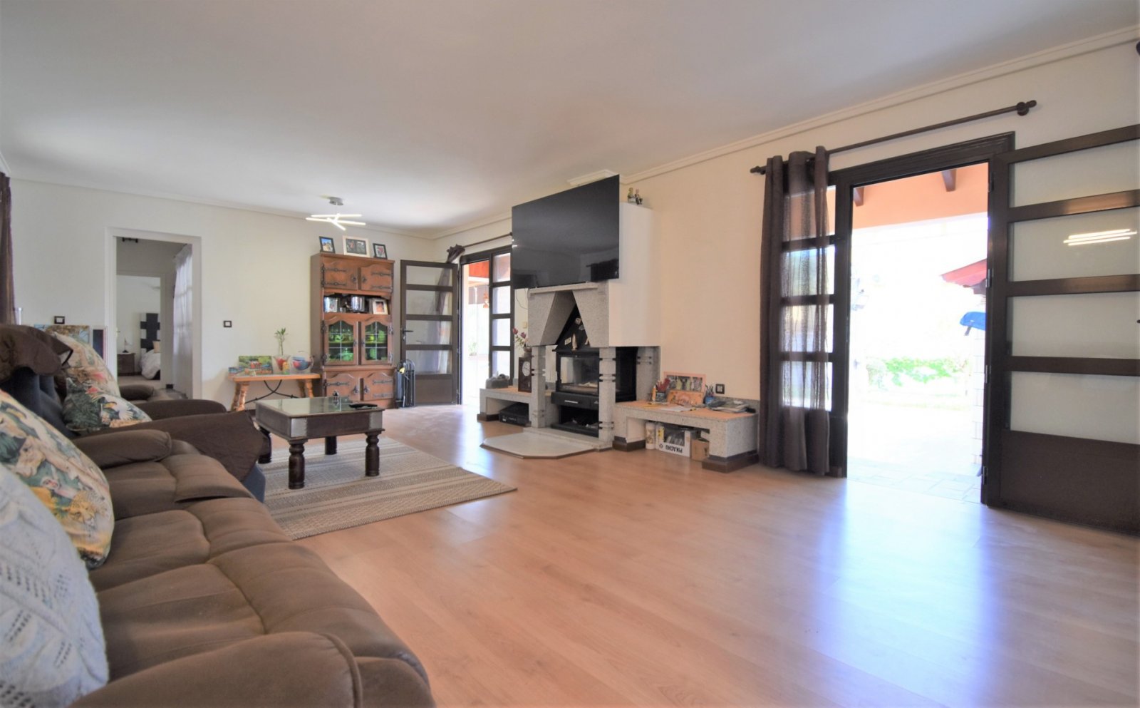 This South Facing, Absolutely Stunning, Four Bedroom, Detached Villa in Villamartin, is located just a couple of minutes drive from the Villamartin
