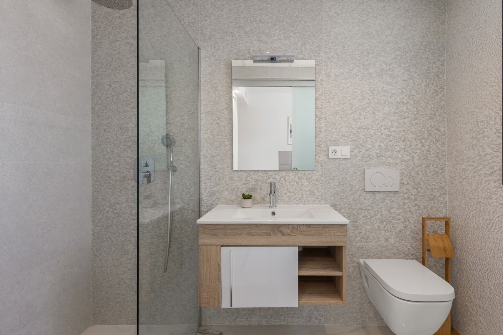   Penthouse apartment located in the prestigious and modern Amanecer Deluxe residential complex, in a quiet area known for its contemporary architectu
