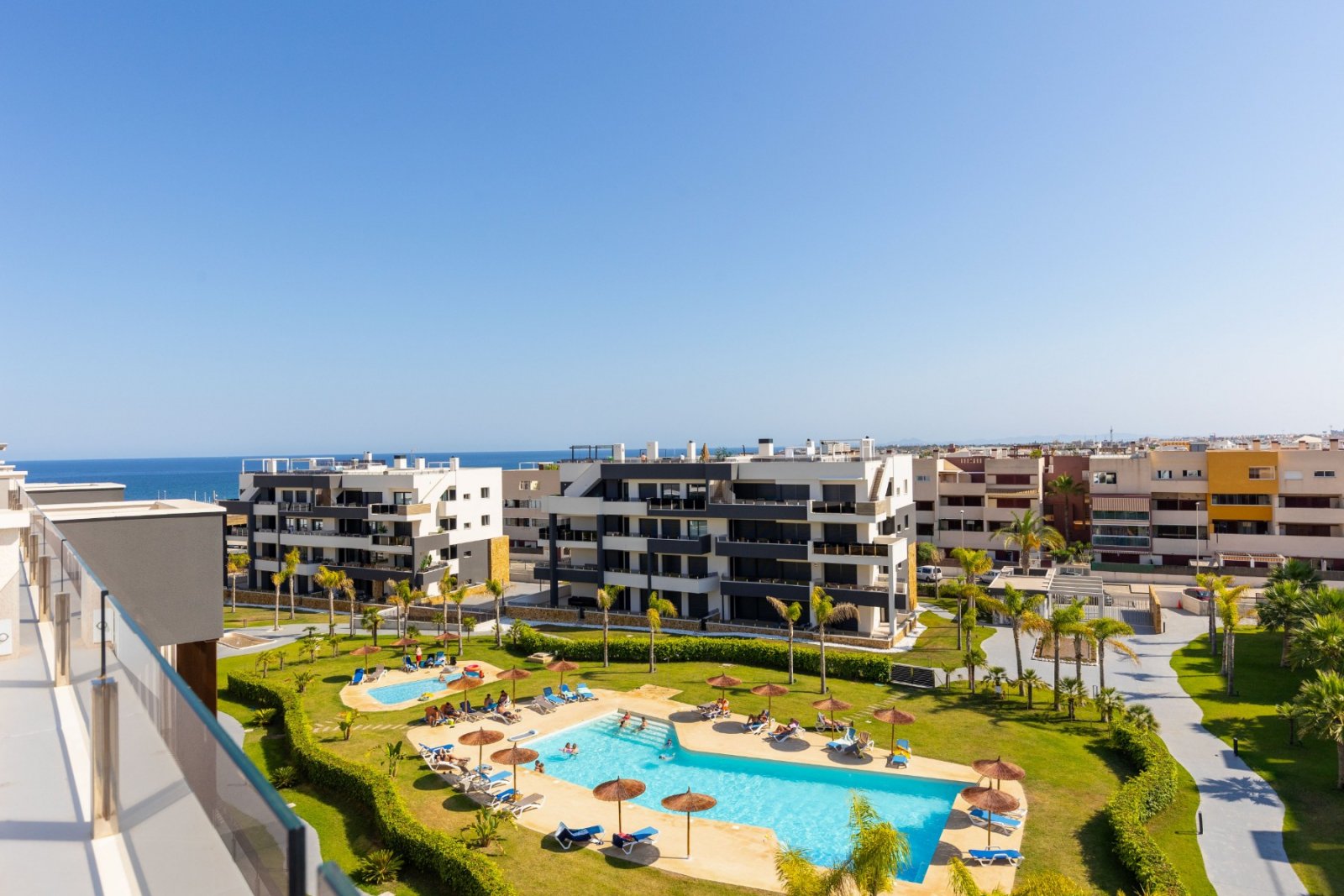   Penthouse apartment located in the prestigious and modern Amanecer Deluxe residential complex, in a quiet area known for its contemporary architectu