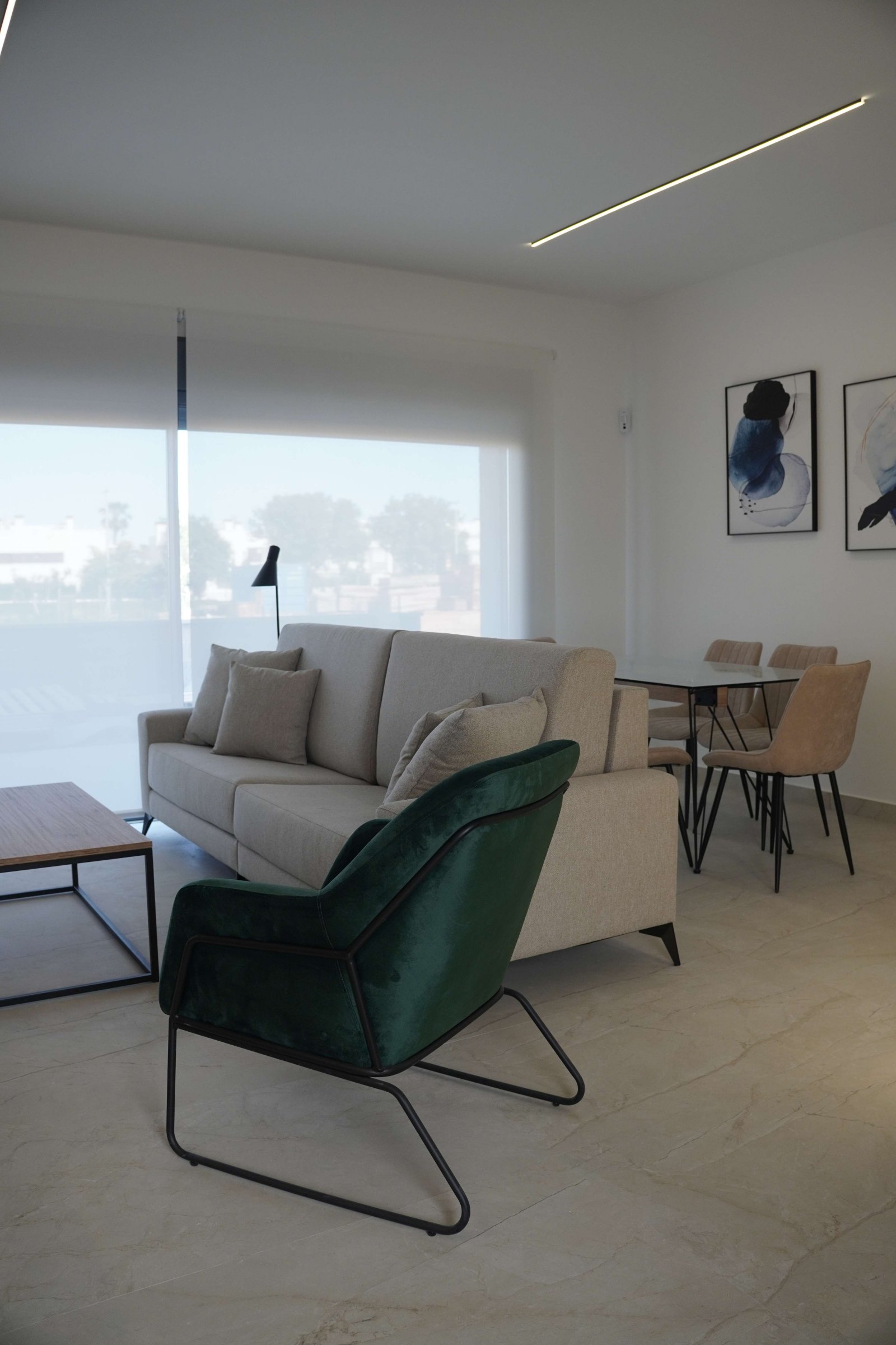 Im charmanten Ort Pilar de la Horadada gelegen, bietet dieses exklusive Bungalow-Ensemble ein einzigartiges Wohnerlebnis. Mit nur sieben verfügbaren