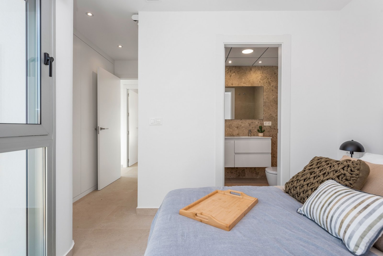 In der charmanten Stadt Dolores gelegen, bietet diese exklusive Sammlung von Bungalows eine ruhige und gut angebundene Wohnumgebung. Mit insgesamt 31