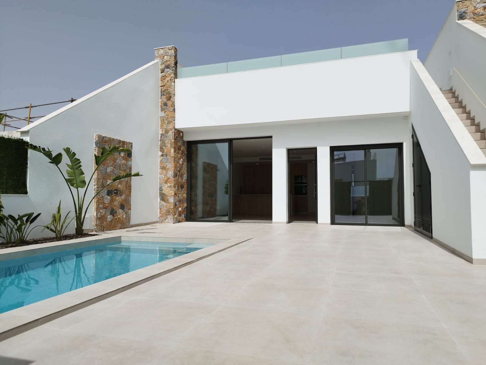 Diese exklusive Sammlung freistehender Chalets befindet sich in der charmanten Stadt San Javier und bietet ein einzigartiges Wohnerlebnis. Mit nur se