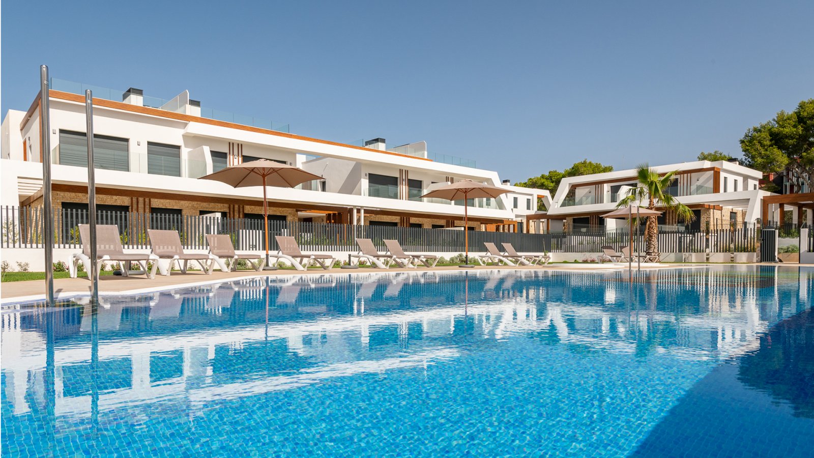 Luz de Cala Ratjada ist ein luxuriöses Wohnprojekt im östlichsten Teil der Insel Mallorca, in der Gemeinde Cala Rajtada und in einer einzigartigen Um