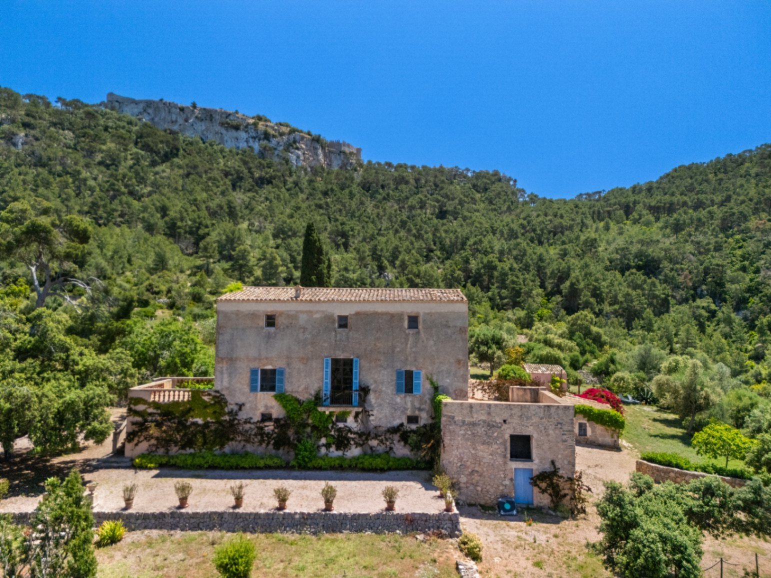  Eingebettet in die schöne Landschaft Mallorcas bietet dieses atemberaubende Anwesen eine einzigartige Gelegenheit, das mediterrane Leben zu genießen. 