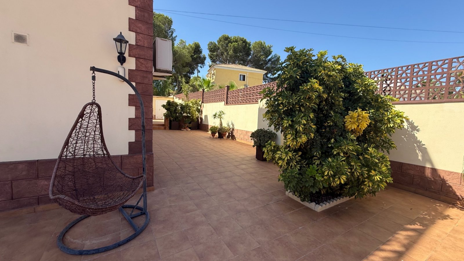 Makellose 7-Schlafzimmer-Villa mit Salzwasserpool in Los Balcones

Entdecken Sie diese außergewöhnliche, komplett renovier