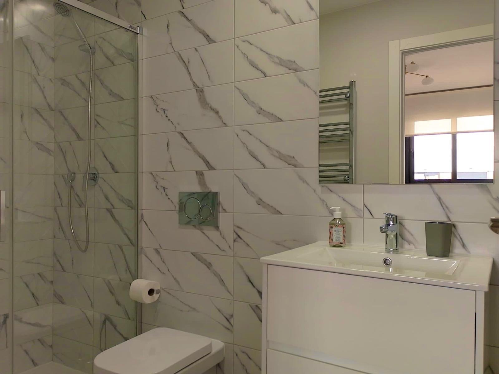 Charming Apartment in Orihuela
Welcome to this delightful two-bedroom apartment located in the picturesque area of Costa Blanca Sur, Orihu