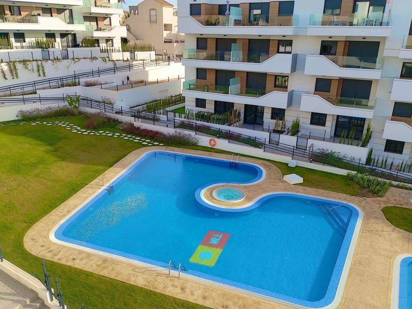 Charming Apartment in Orihuela
Welcome to this delightful two-bedroom apartment located in the picturesque area of Costa Blanca Sur, Orihu