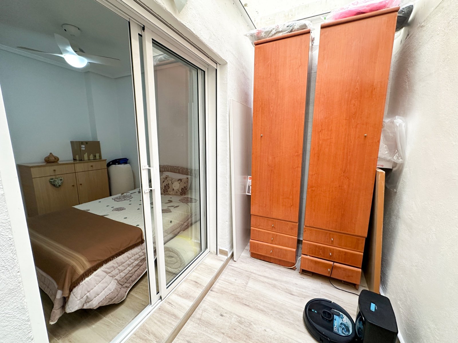  Nur eine Straße vom beliebten Playa del Cura entfernt, bietet diese wunderschön präsentierte Immobilie mit 2 Schlafzimmern und 1 Badezimmer die perfe
