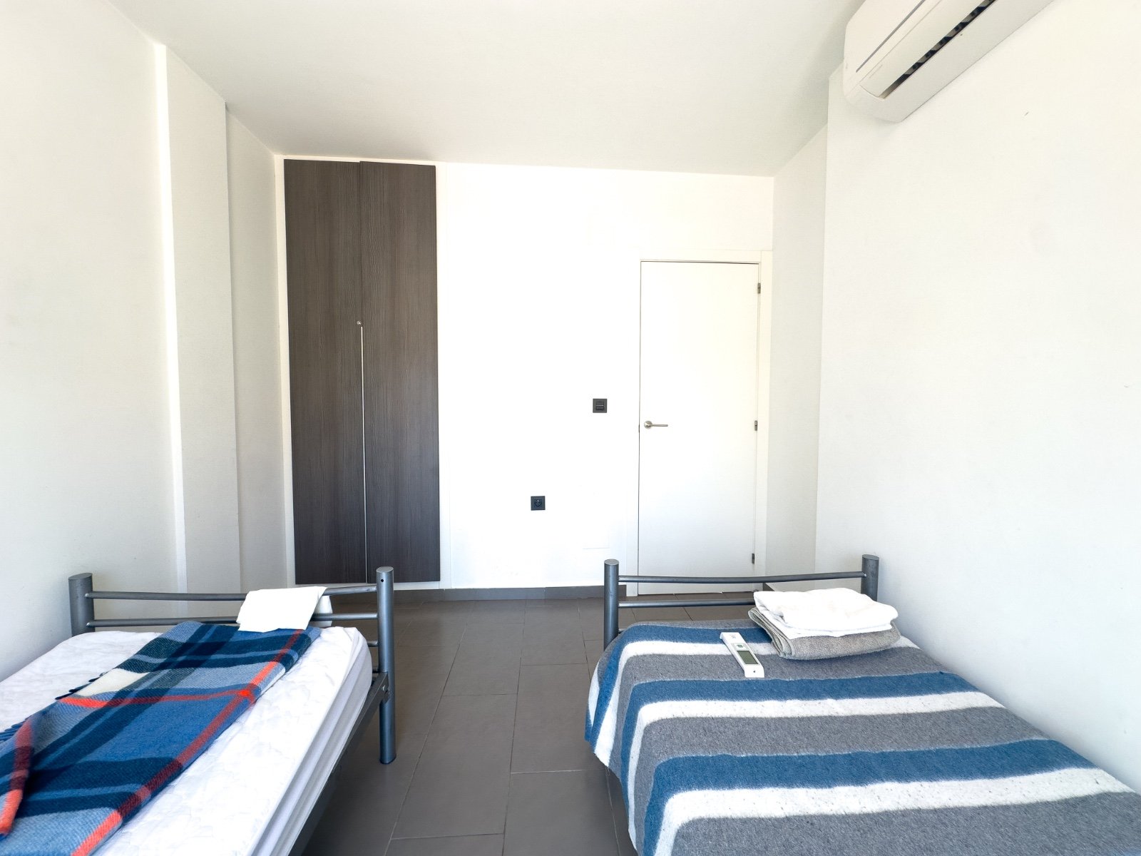Dieser stilvolle Bungalow im Obergeschoss in der begehrten Wohnanlage Oasis Beach La Zenia bietet die perfekte Kombination aus Komfort, Lage und medi