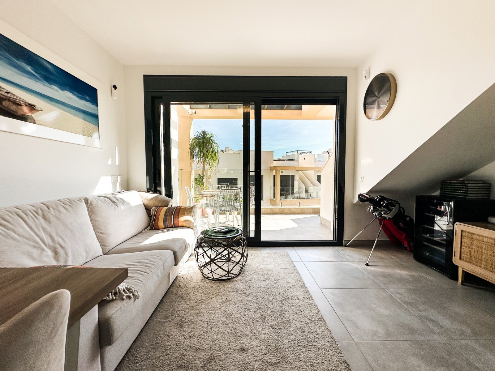 Modernes Bungalow im Obergeschoss zum Verkauf in Orihuela Costa
Wunderschönes, neuwertiges Bungalow im Obergeschoss in der begehrten Gegend