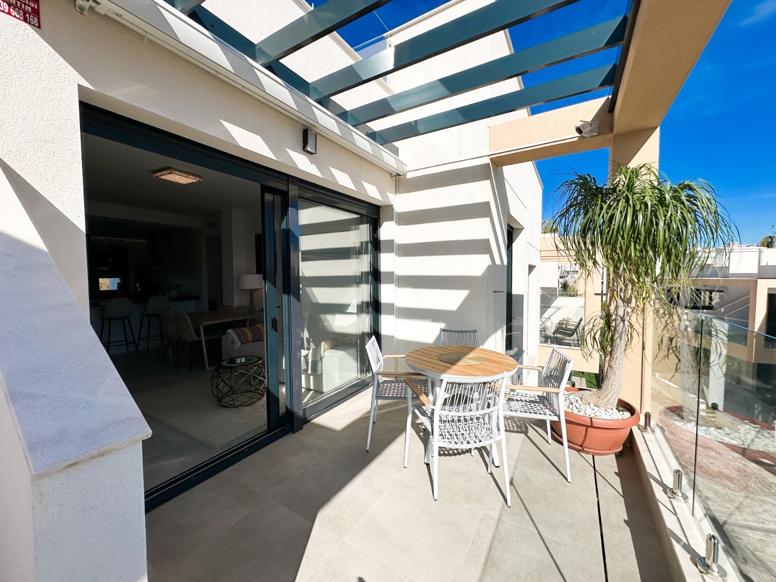 Modernes Bungalow im Obergeschoss zum Verkauf in Orihuela Costa
Wunderschönes, neuwertiges Bungalow im Obergeschoss in der begehrten Gegend