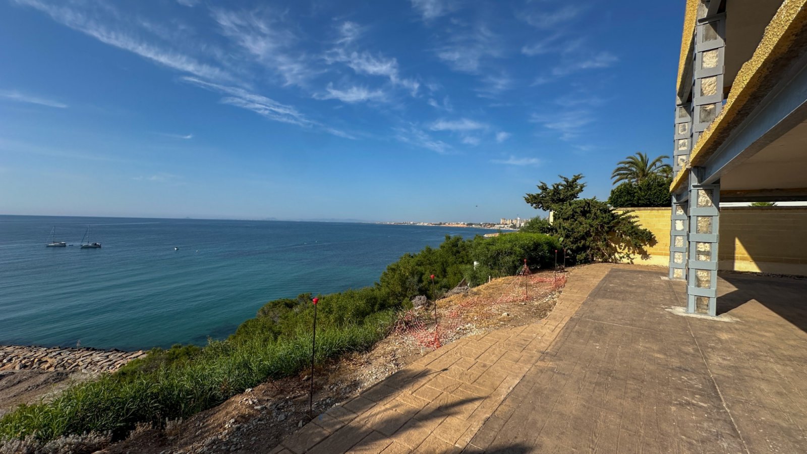 857Das letzte verfügbare Strandgrundstück in Cabo Roig steht zum Verkauf. Traumhafte Aussicht und Top-Lage!

Eine alte Vil