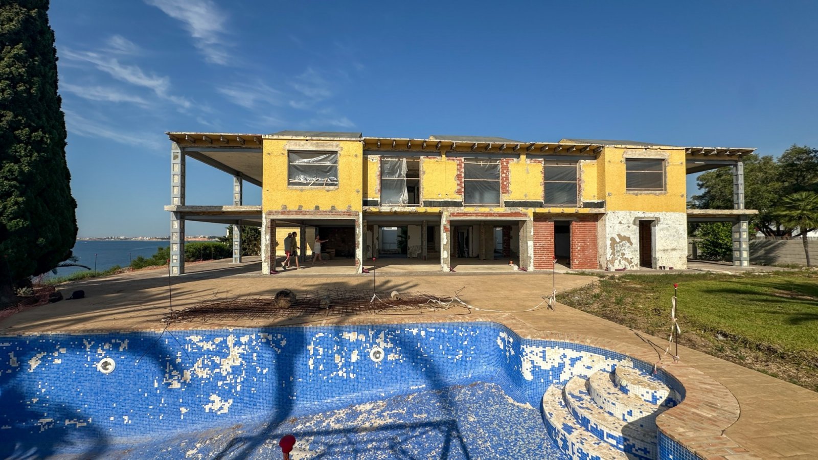 857Das letzte verfügbare Strandgrundstück in Cabo Roig steht zum Verkauf. Traumhafte Aussicht und Top-Lage!

Eine alte Vil
