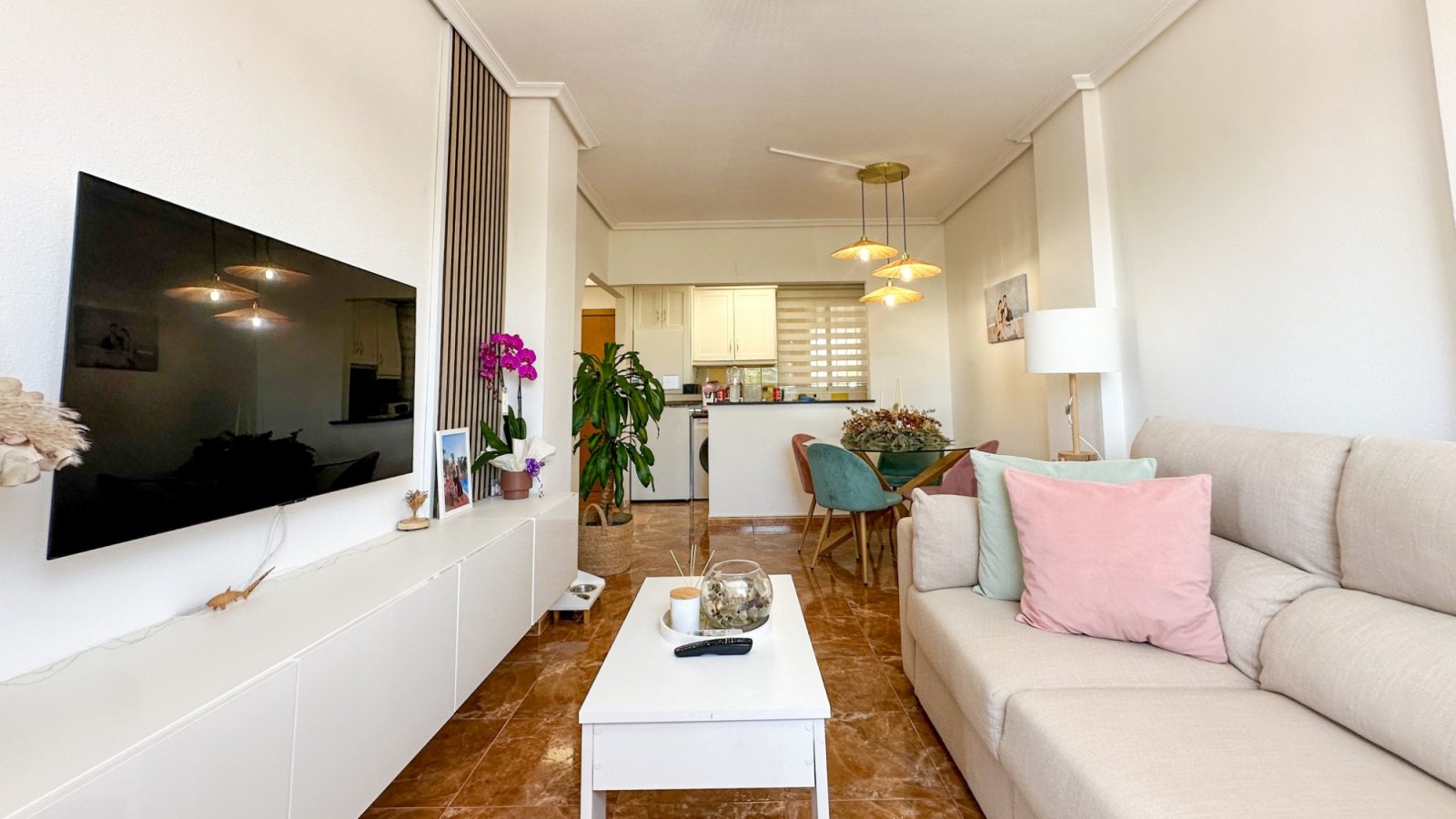 Renovierte Wohnung in der Nähe des Yachthafens Guardamar del Segura zu verkaufen.

Diese renovierte 2-Zimmer-Wohnung mit 2
