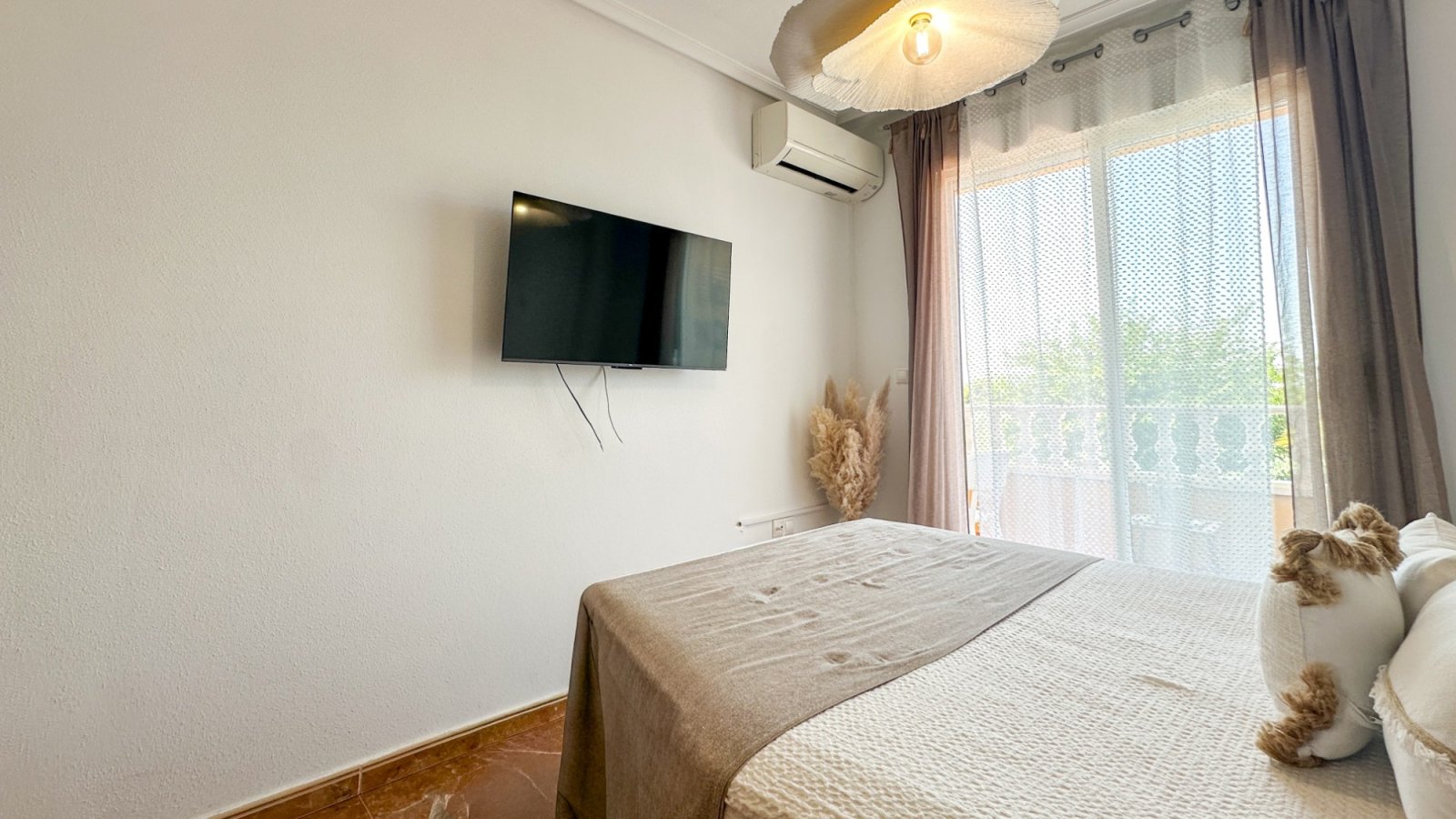 Renovierte Wohnung in der Nähe des Yachthafens Guardamar del Segura zu verkaufen.

Diese renovierte 2-Zimmer-Wohnung mit 2