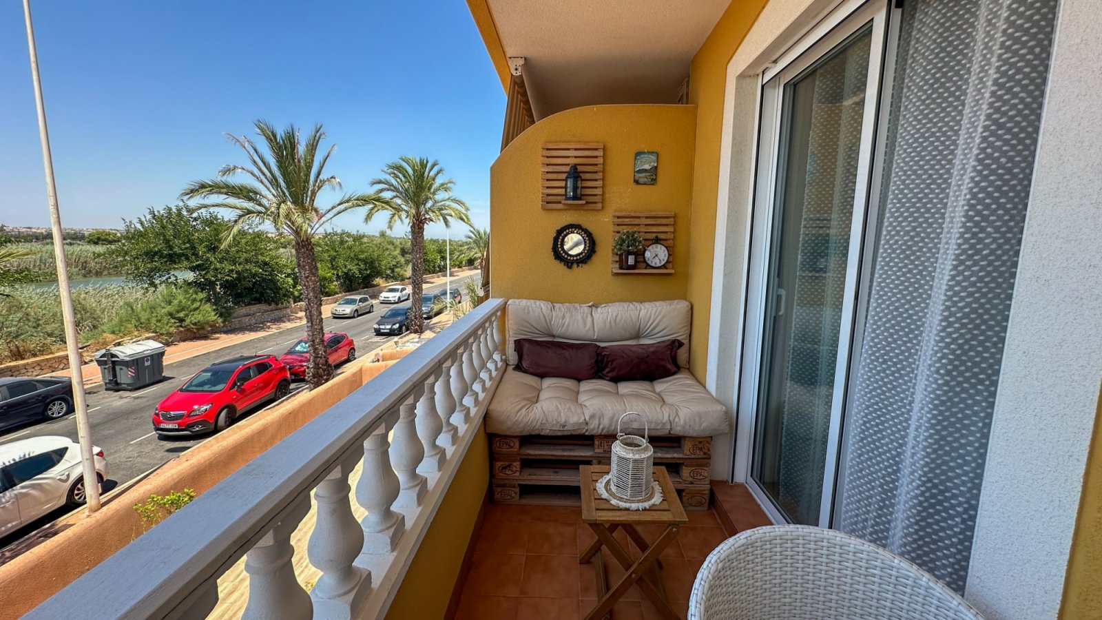 Renovierte Wohnung in der Nähe des Yachthafens Guardamar del Segura zu verkaufen.

Diese renovierte 2-Zimmer-Wohnung mit 2