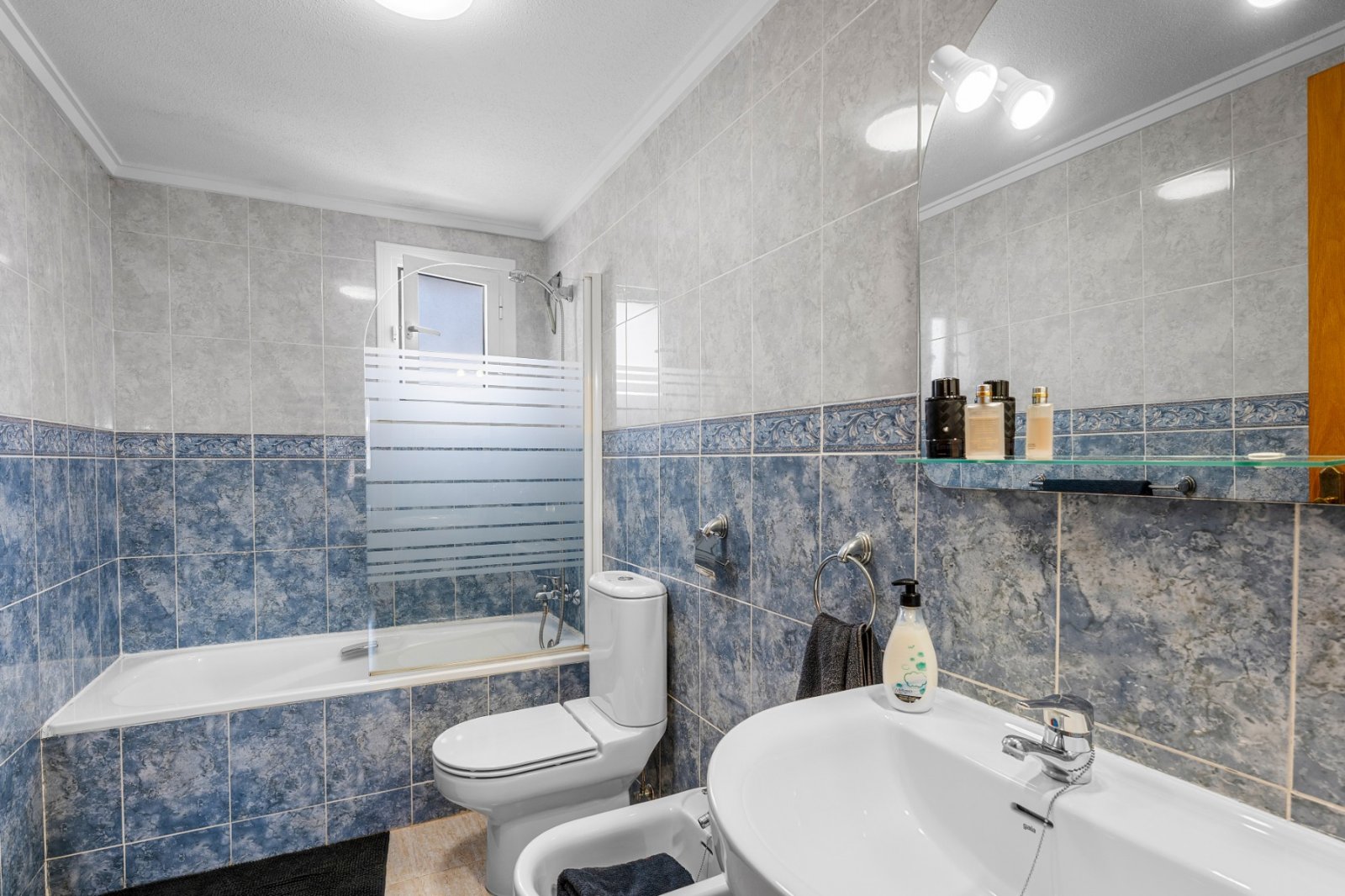 Detached villa with private pool for sale near Alicante | Quiet villa neighborhood | Costa Blanca
Palmhouses proudly presents this excell