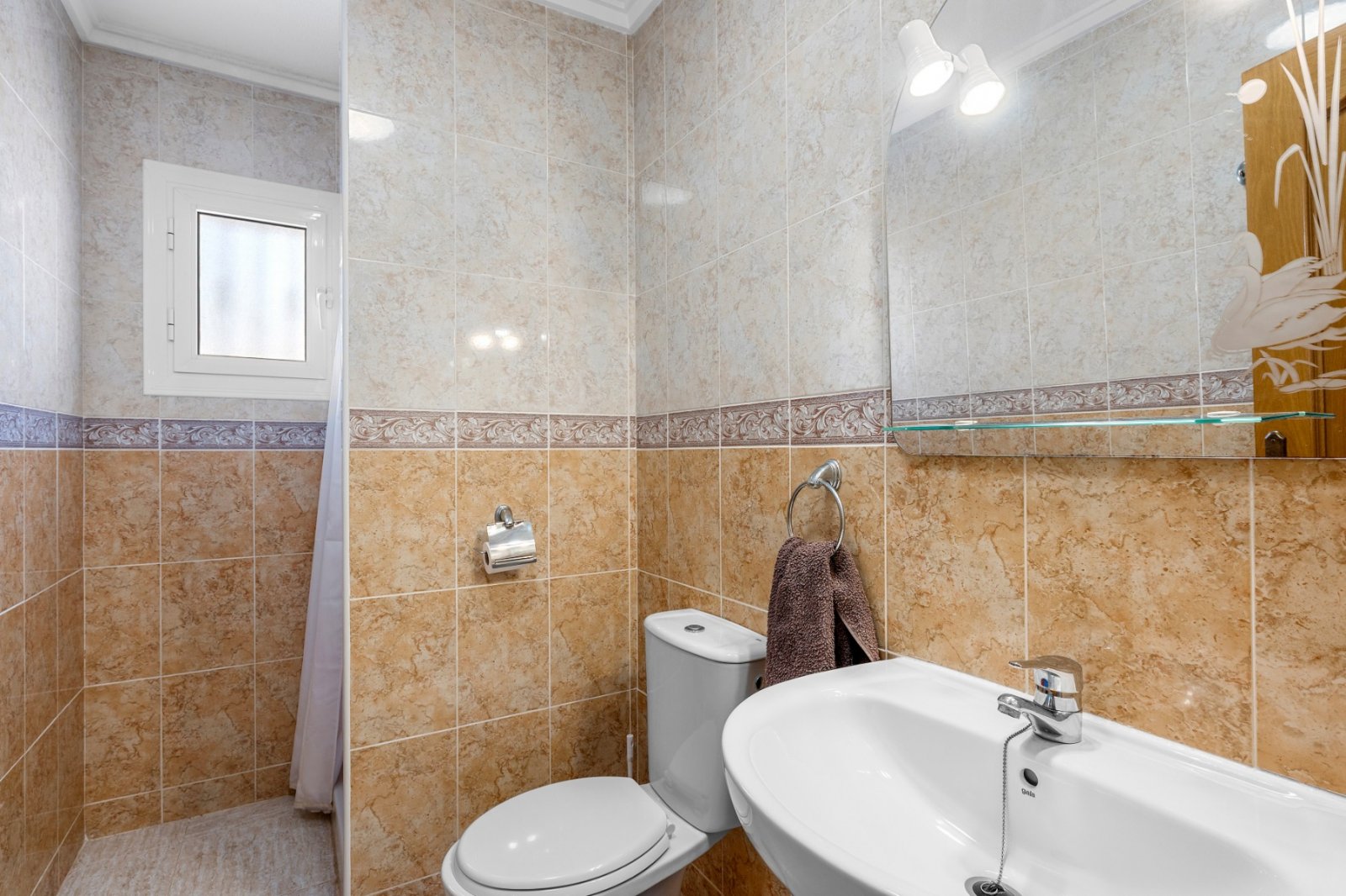 Detached villa with private pool for sale near Alicante | Quiet villa neighborhood | Costa Blanca
Palmhouses proudly presents this excell