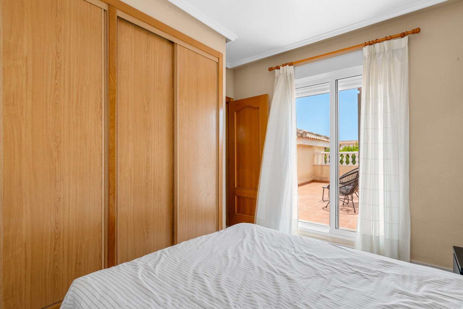 Detached villa with private pool for sale near Alicante | Quiet villa neighborhood | Costa Blanca
Palmhouses proudly presents this excell