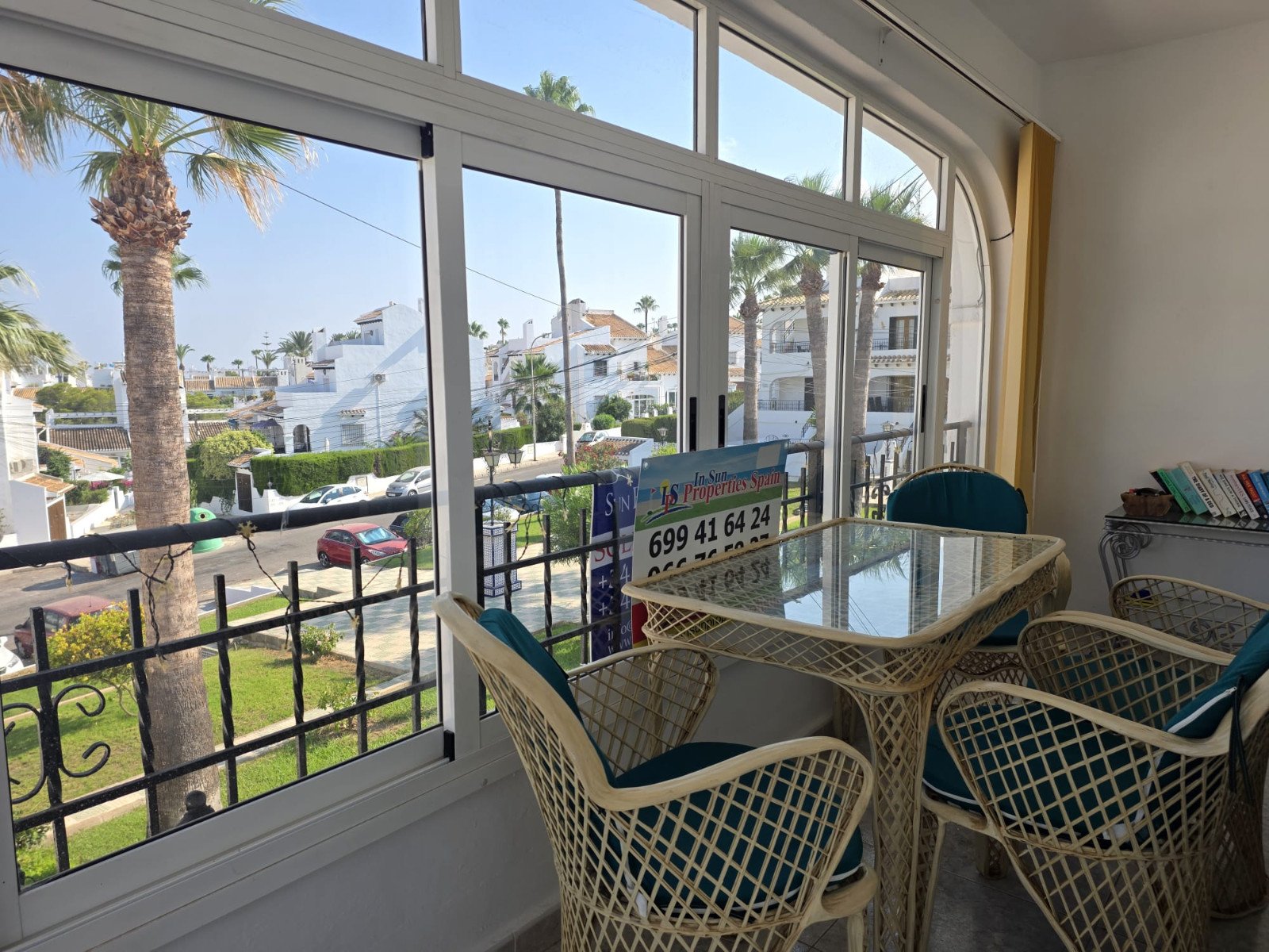 Beautifully presented 2-bedroom, 1-bathroom apartment for sale in the highly sought-after Verdemar III community, Villamartín, Orihuela Costa. Locat