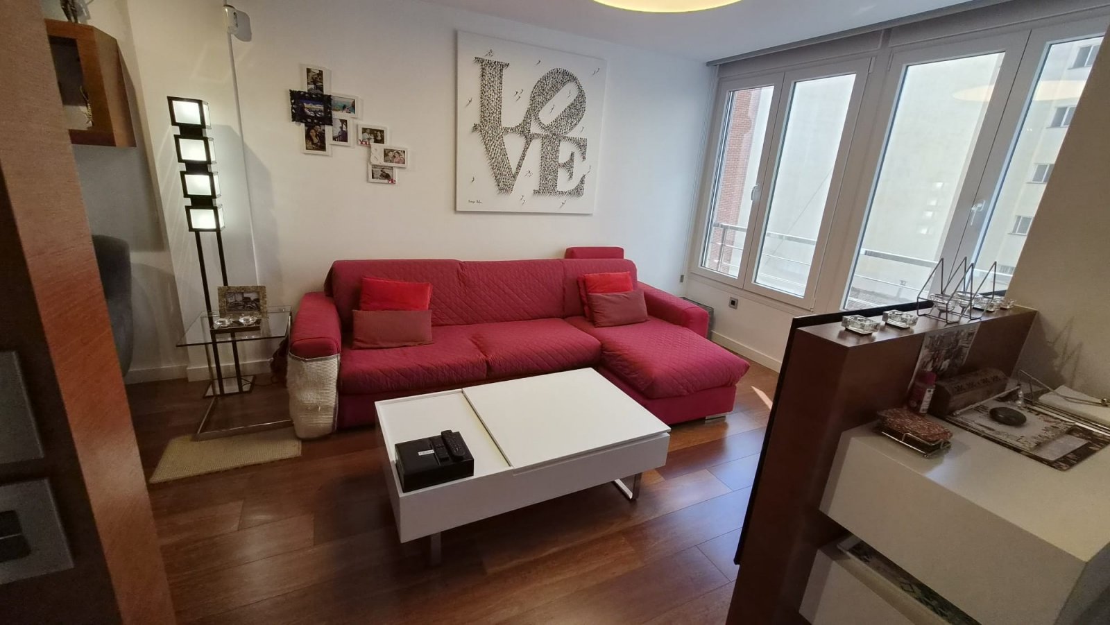 Spektakuläre Luxuswohnung mit 4 Schlafzimmern, die in 3 geräumige Schlafzimmer mit Ankleidezimmern umgewandelt wurden.

Di