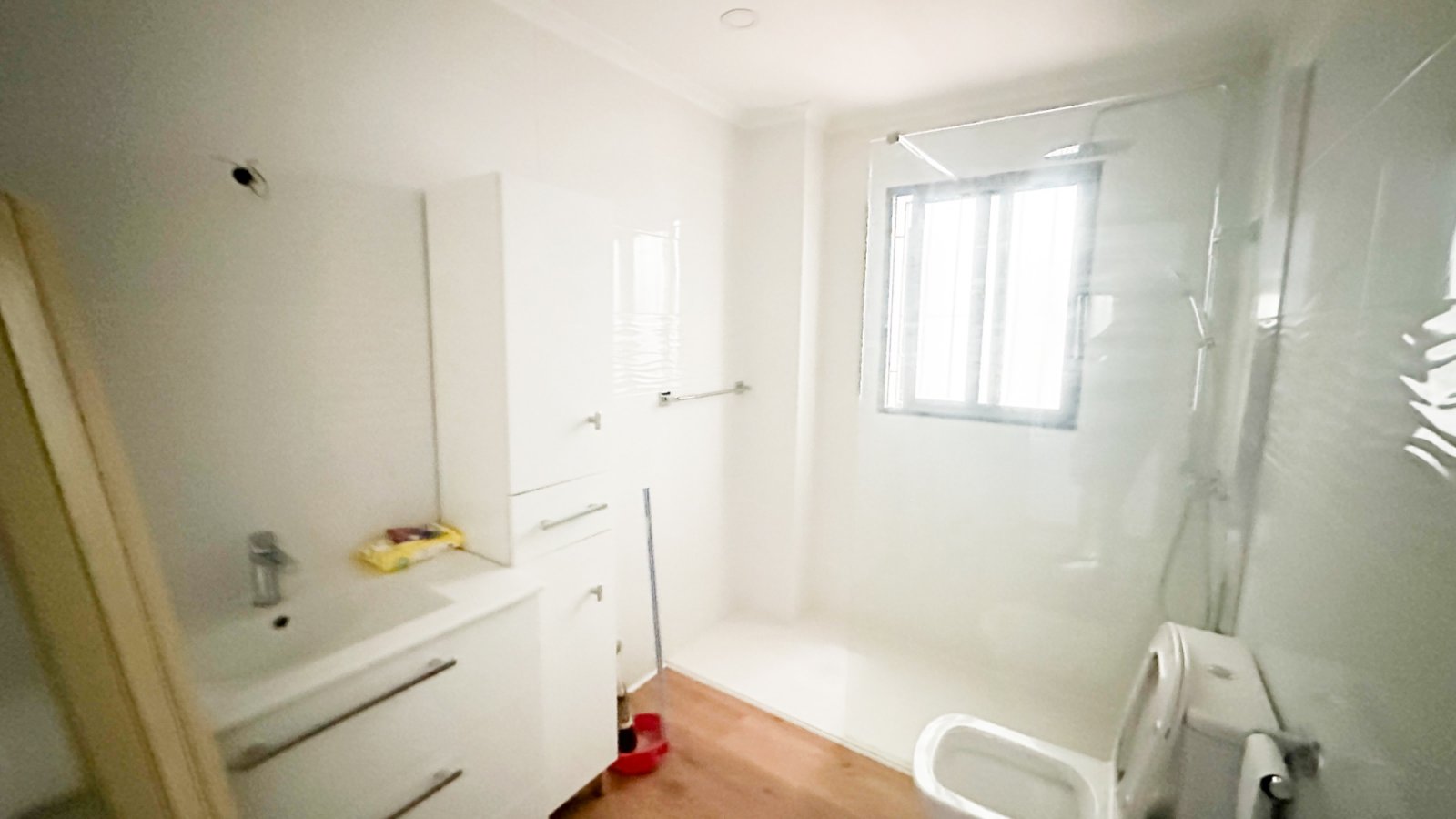 

Entdecken Sie diese helle, renovierte Wohnung im ersten Stock, gelegen in einer der gefragtesten Gegenden von Torrevieja