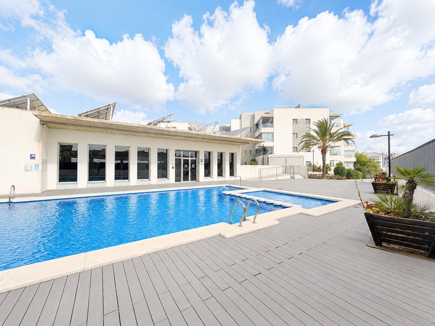Don’t miss this fantastic opportunity to own a beautiful modern apartment in the highly sought-after and ever-popular area of Los Dolses.
&a