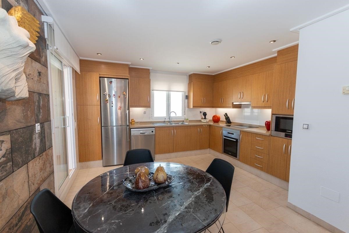 This South-East Facing, Three Bedroom, 2nd Floor Apartment in Los Dolses, Villamartin, is located in a desirable area of the Orihuela Costa, just a