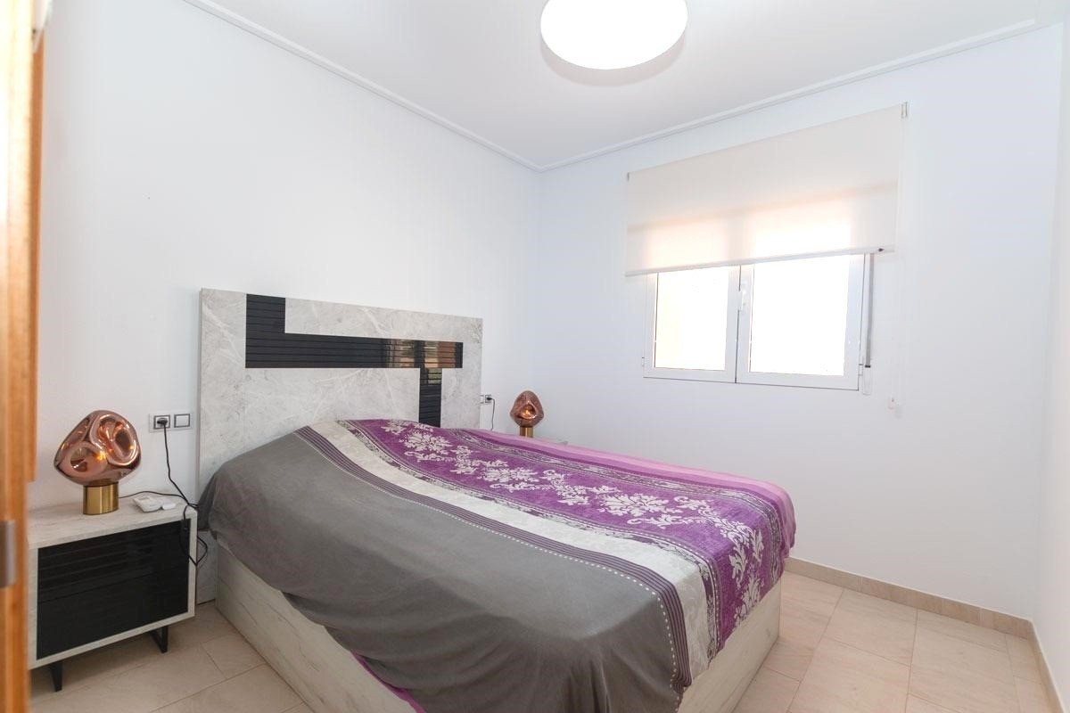 This South-East Facing, Three Bedroom, 2nd Floor Apartment in Los Dolses, Villamartin, is located in a desirable area of the Orihuela Costa, just a