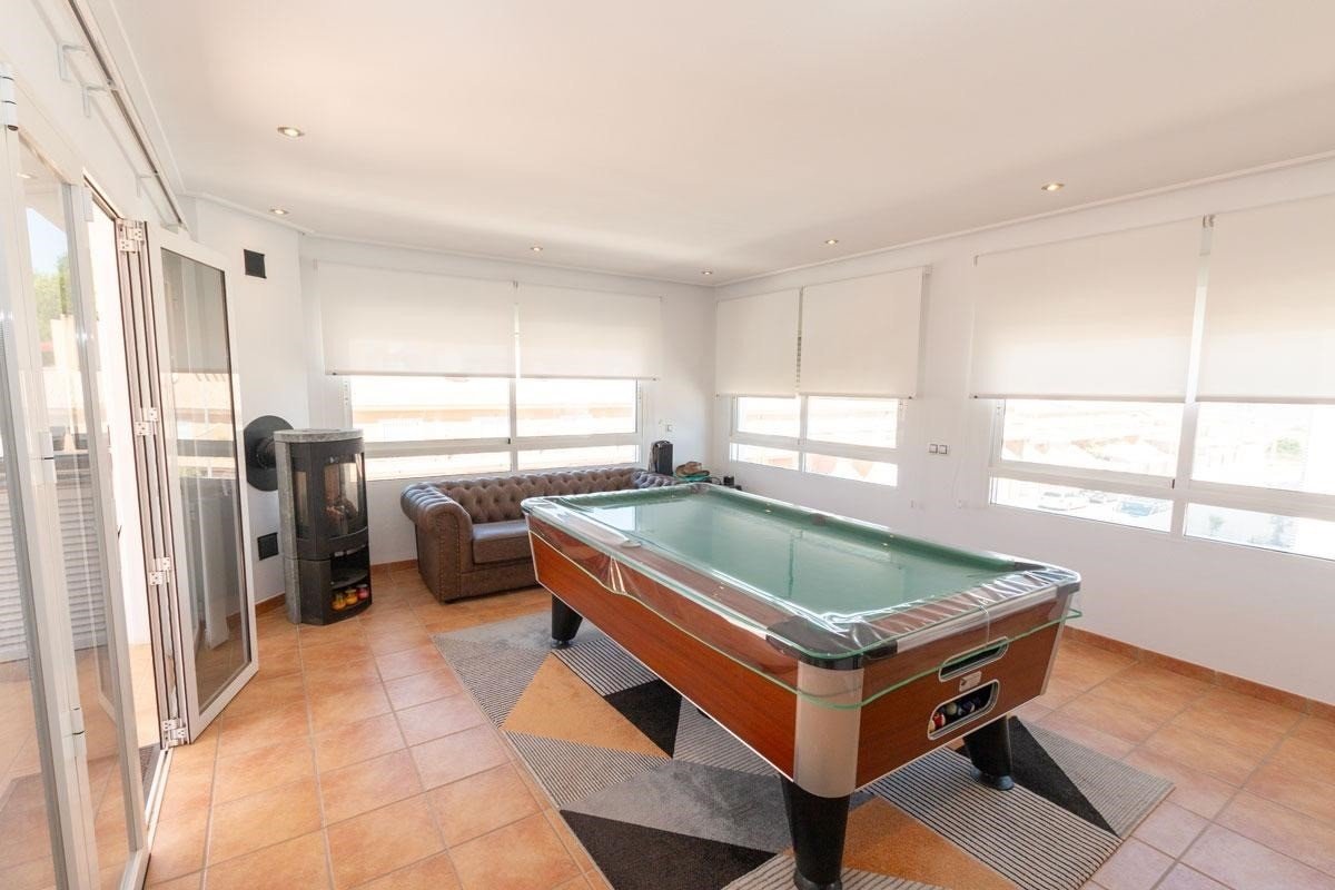 This South-East Facing, Three Bedroom, 2nd Floor Apartment in Los Dolses, Villamartin, is located in a desirable area of the Orihuela Costa, just a