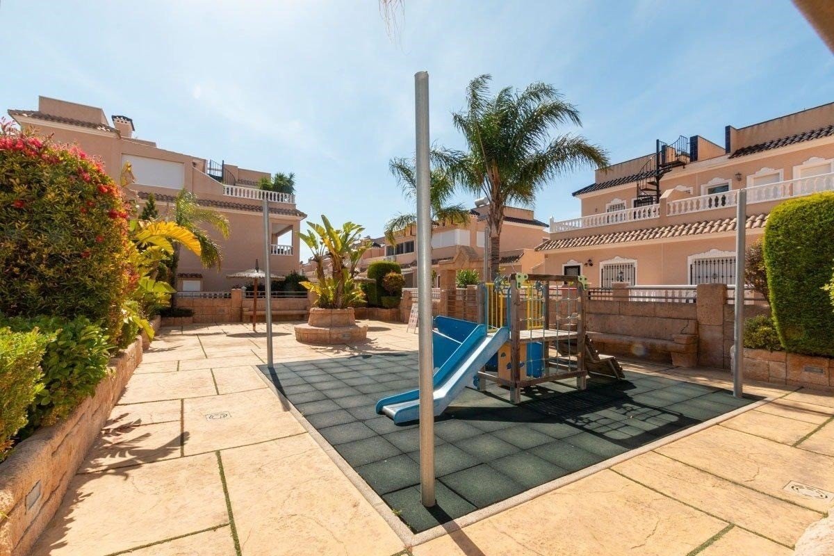This South-East Facing, Three Bedroom, 2nd Floor Apartment in Los Dolses, Villamartin, is located in a desirable area of the Orihuela Costa, just a