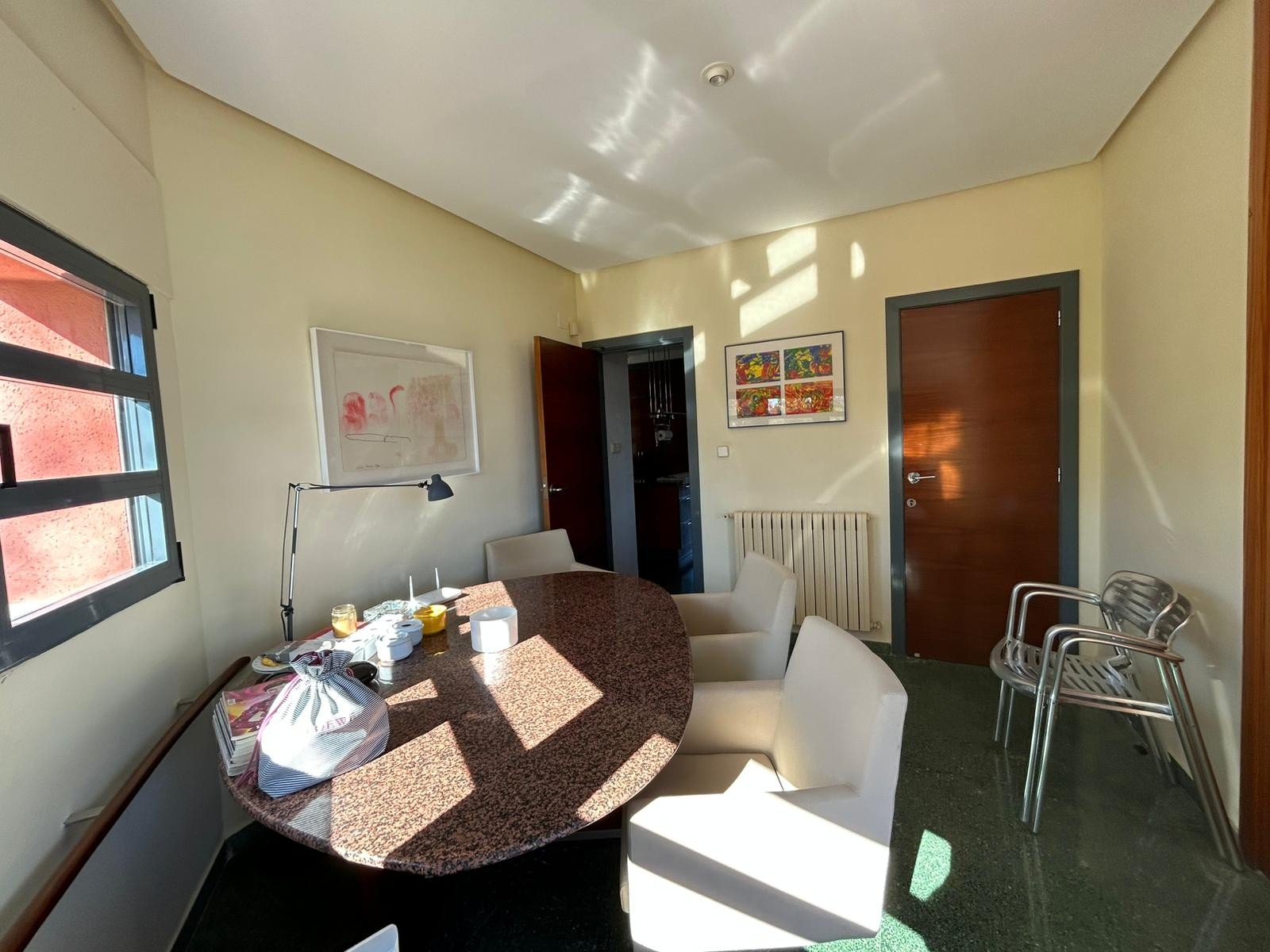 This Four Bedroom South Facing Detached Villa in Dehesa de Campoamor, is located just a five minute drive from supermarkets and only a two minute dr