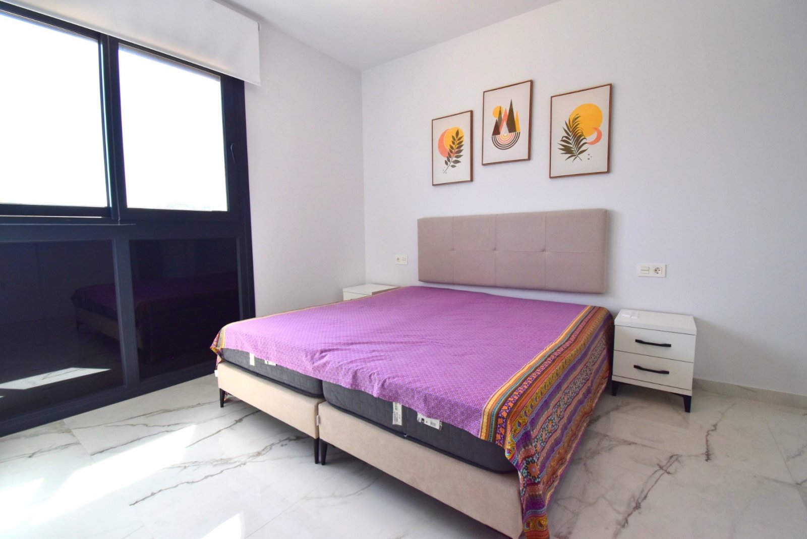   This West Facing, Two Bedroom, Second Floor Apartment in Los Altos is located within a 10 minute walk of a main chain supermarket, JYSK furniture st