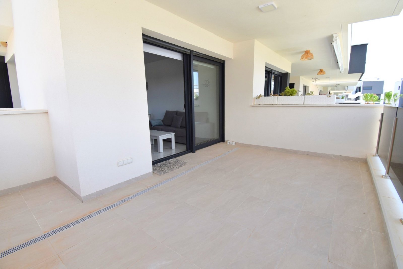   This West Facing, Two Bedroom, Second Floor Apartment in Los Altos is located within a 10 minute walk of a main chain supermarket, JYSK furniture st