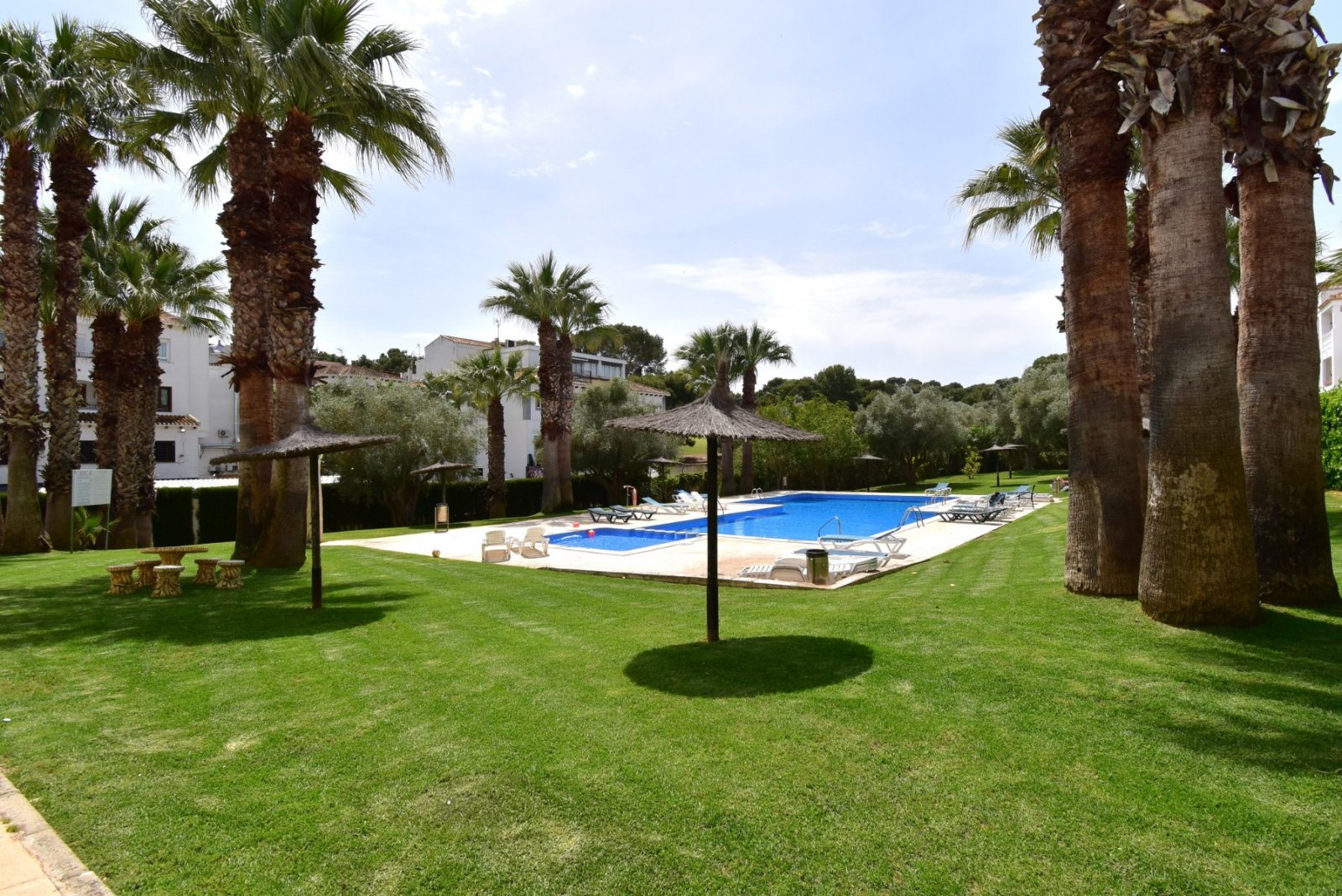 This East Facing, Two Bedroom, Second Floor Apartment in Villamartin is located in a superb position on the Orihuela Costa, just ten metres from the