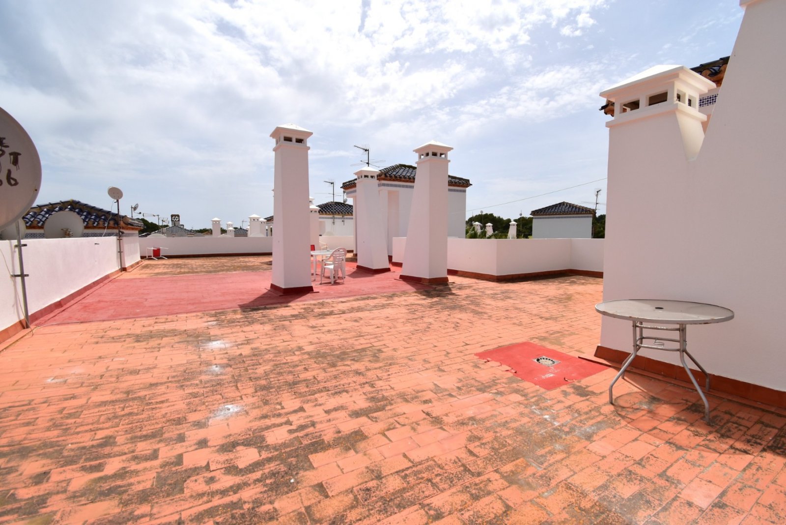 This East Facing, Two Bedroom, Second Floor Apartment in Villamartin is located in a superb position on the Orihuela Costa, just ten metres from the