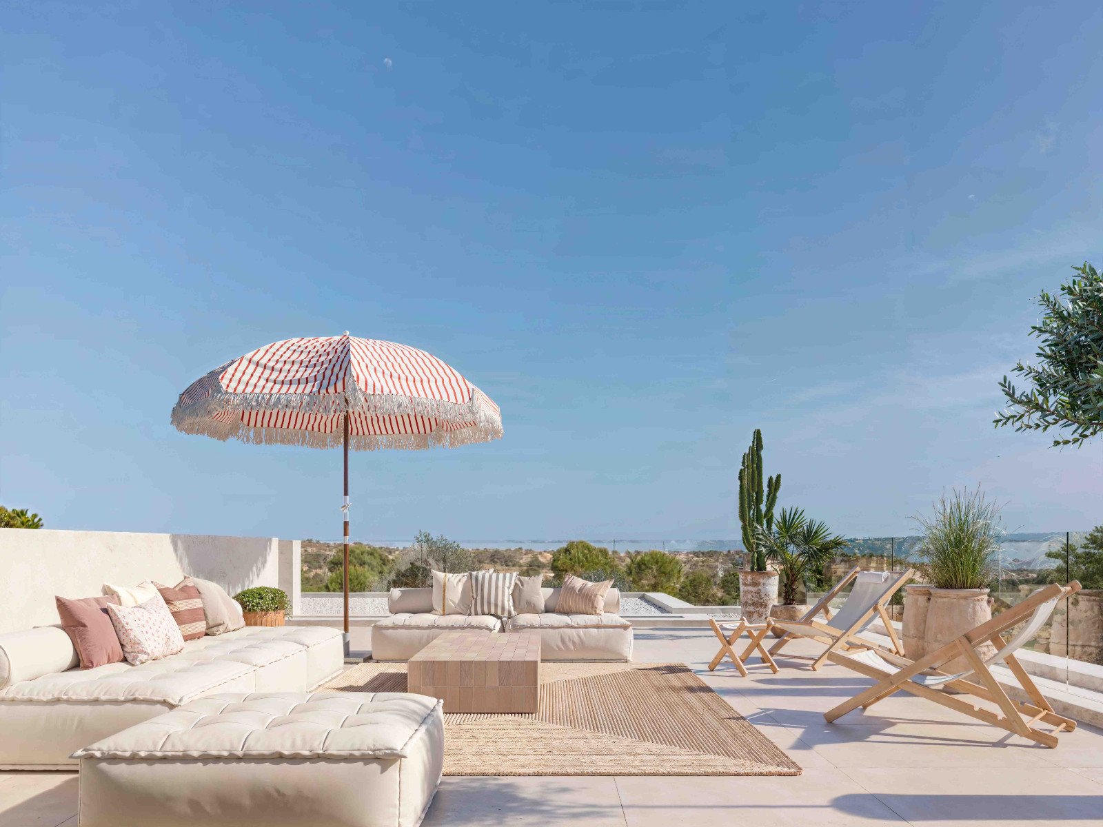 Bitte beachten Sie: Die Fotos, Grundrisse und detaillierten Objektbeschreibungen in diesem Angebot beziehen sich speziell auf die Villa vom Typ A. Di