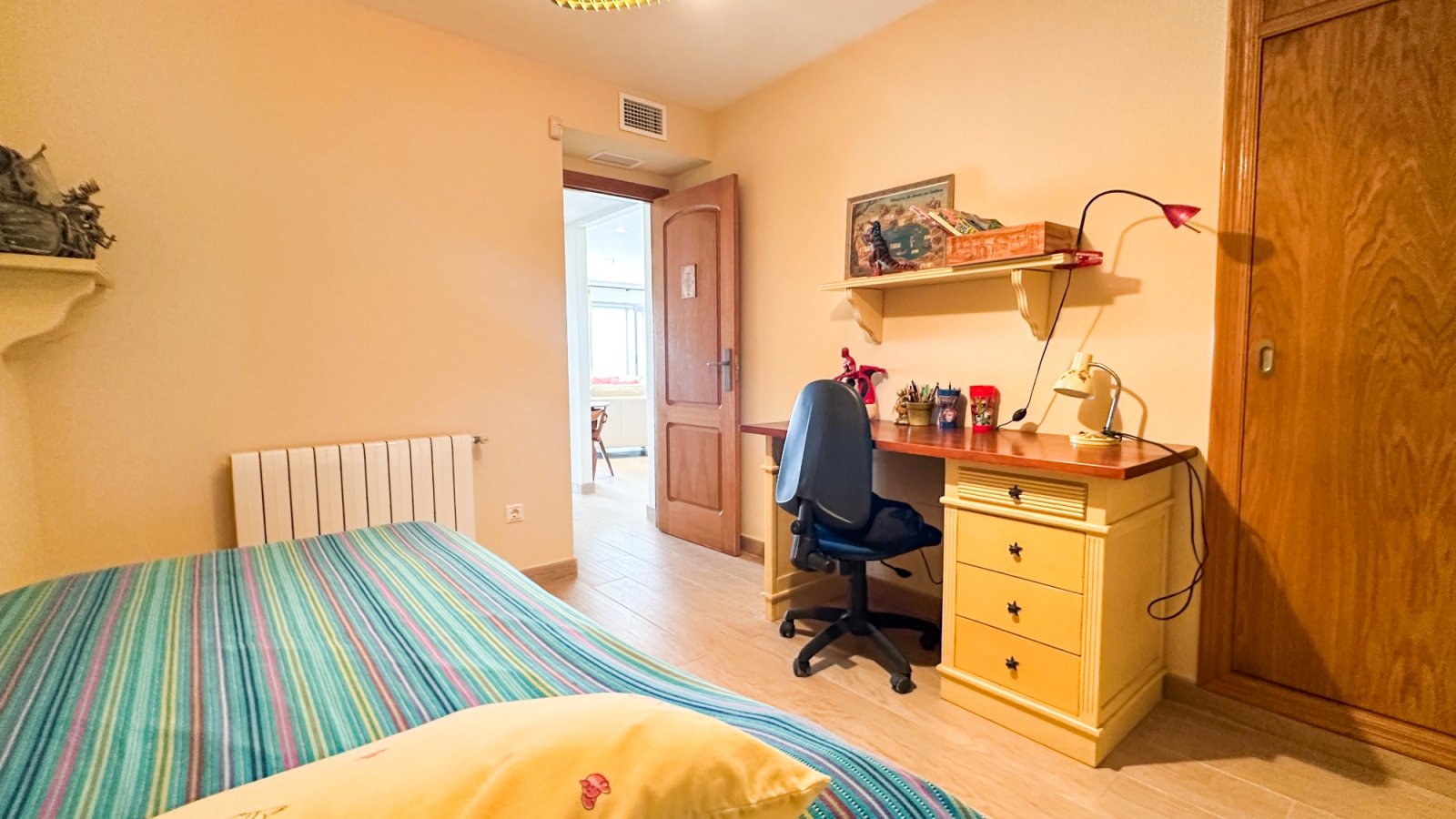  präsentiert dieses spektakuläre Strandapartment in Torrevieja mit atemberaubendem, unverbaubarem Meerblick.&amp;#13;&amp;#13;
Das Apartment