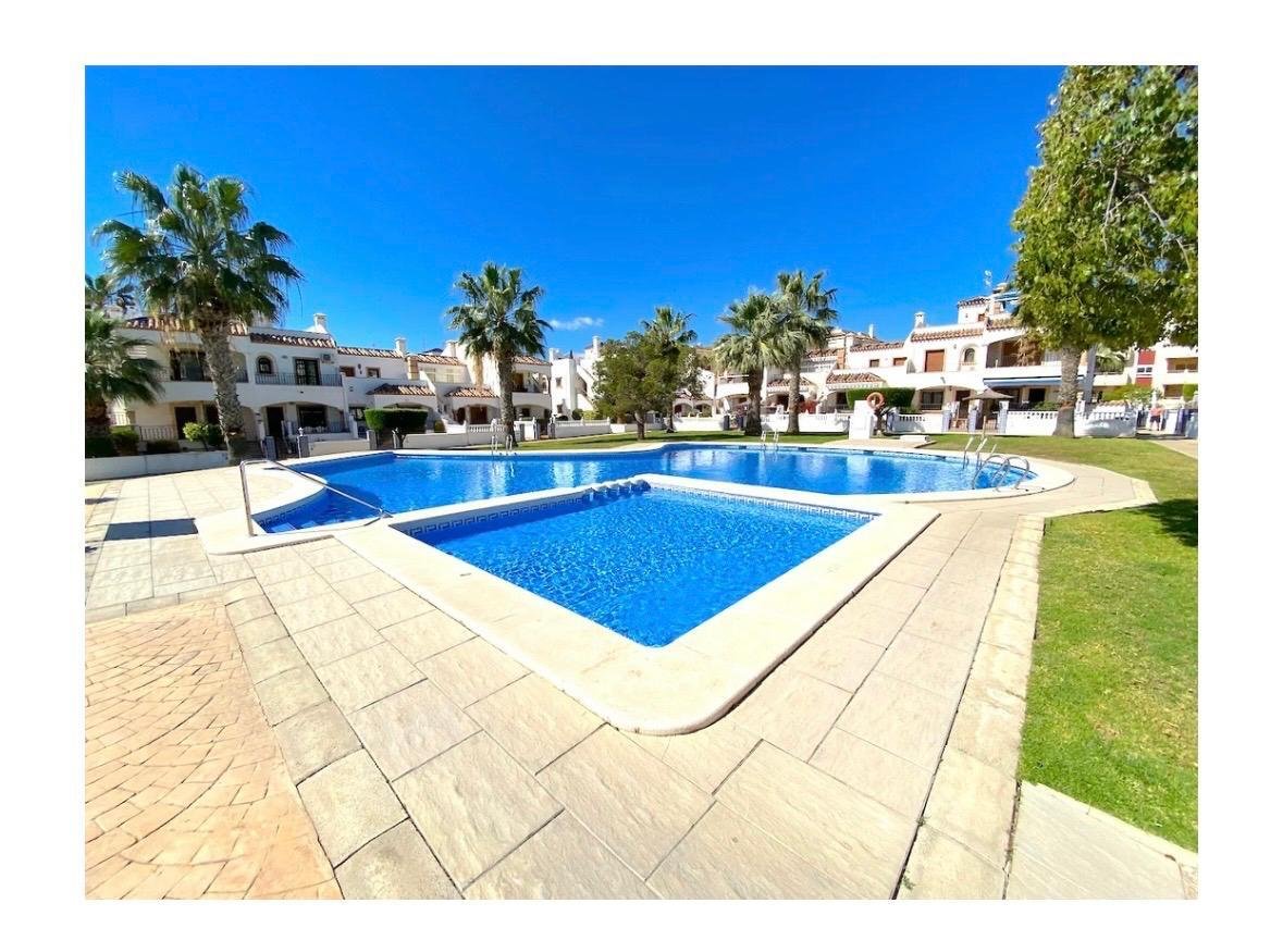 SOUTH-FACING 2 BEDROOM, 2 BATHROOM APARTMENT WITH PARKING & COMMUNAL POOL – PLAYA FLAMENCA
We are delighted to present this spacious t