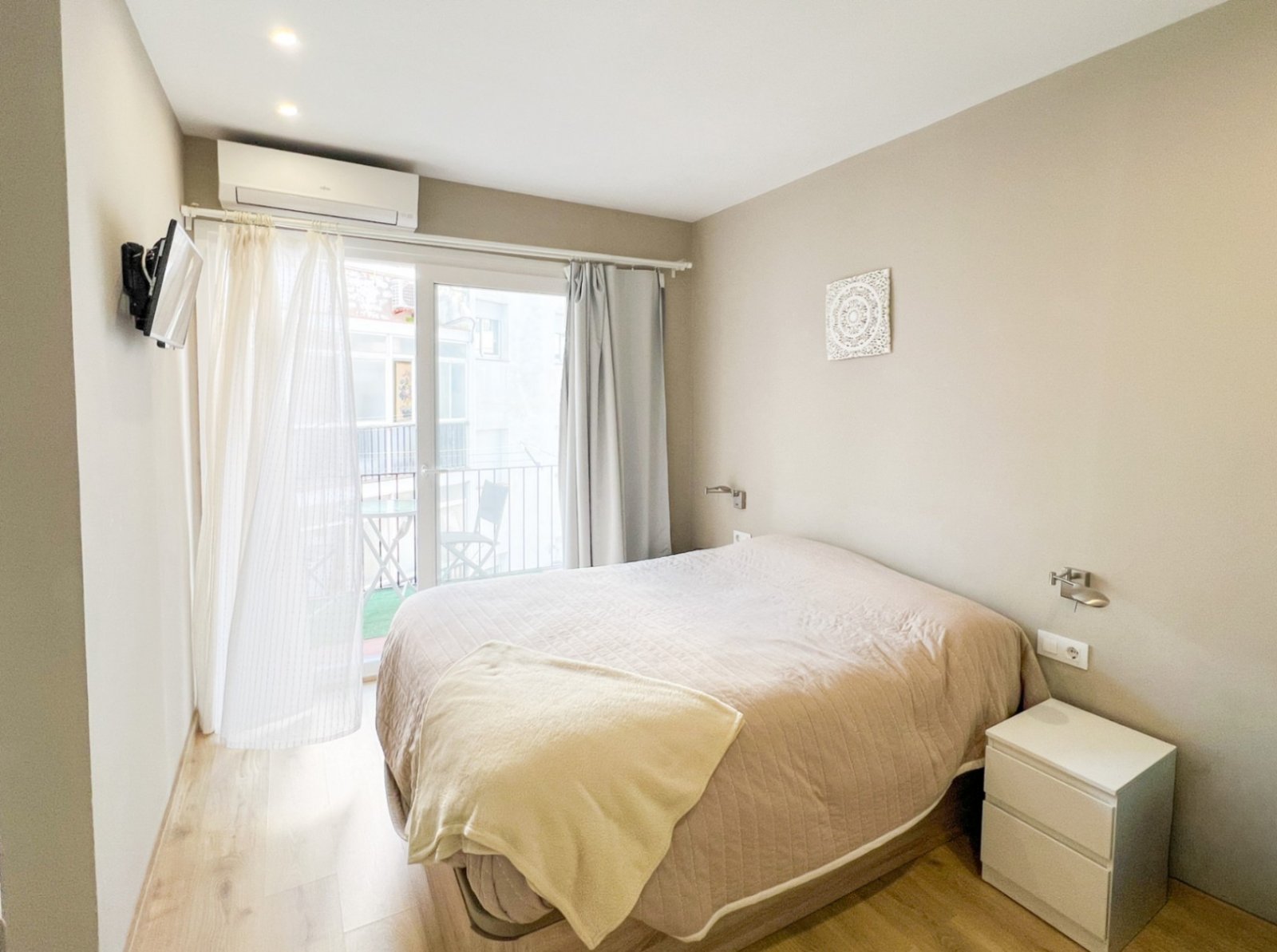 Charmante renovierte Wohnung zum Verkauf im Herzen von Sitges Schöne Wohnung zum Verkauf im Zentrum von Sitges, gelegen in einem Gebäude mit nur w