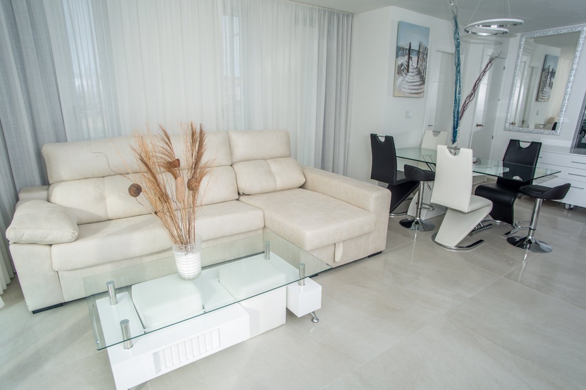 In der wunderschönen Gegend von La Cala gelegen, bietet diese exklusive Wohnanlage eine Auswahl von 14 Immobilien, darunter Apartments und Penthäuser
