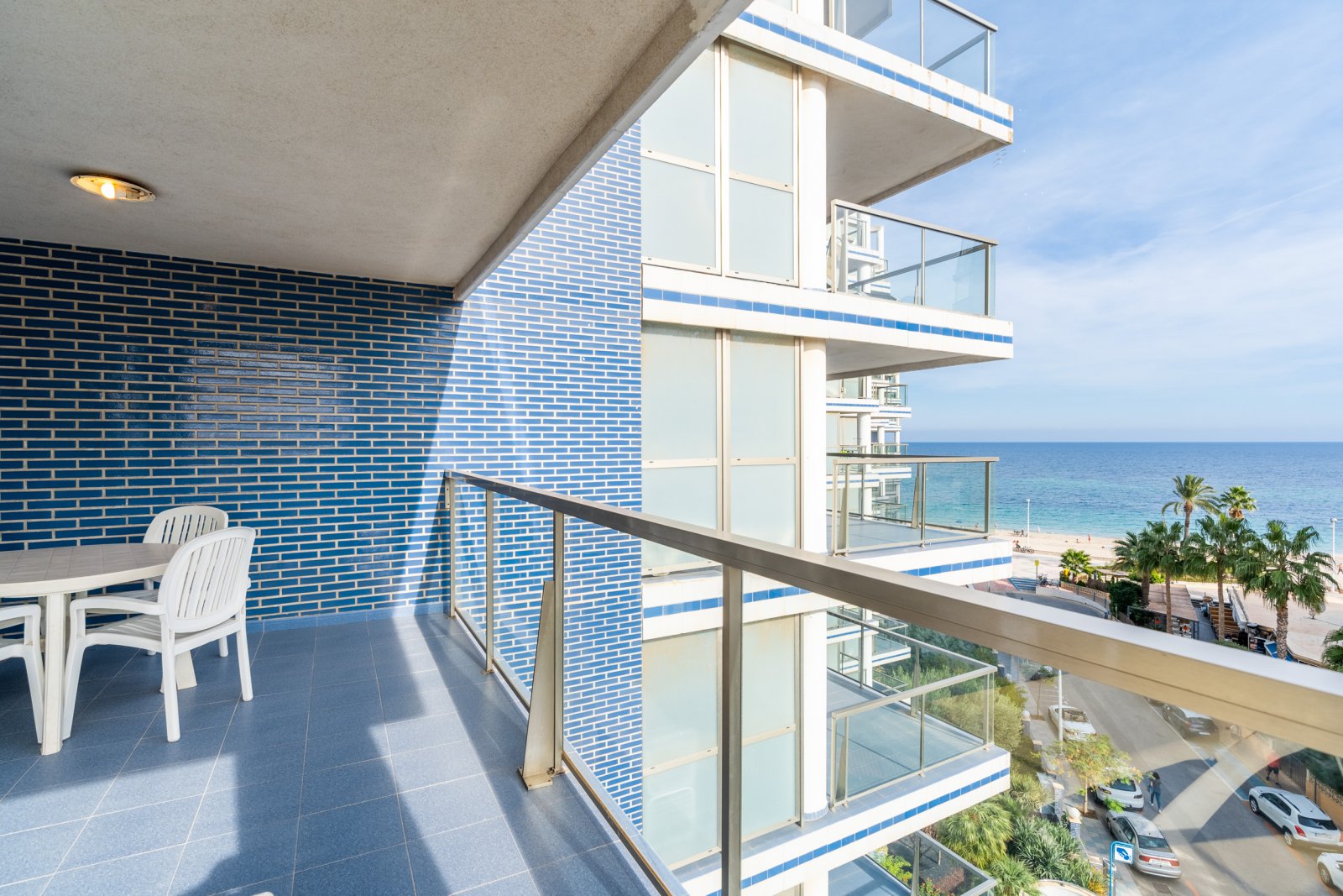In der charmanten Stadt Calpe gelegen, bietet diese Wohnanlage eine exklusive Auswahl von 20 Immobilien, darunter Wohnungen und Penthäuser. Für dieje