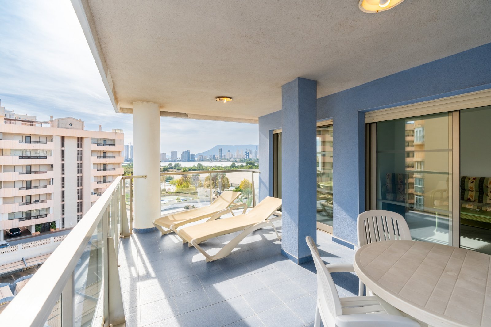 In der charmanten Stadt Calpe gelegen, bietet diese Wohnanlage eine exklusive Auswahl von 20 Immobilien, darunter Wohnungen und Penthäuser. Für dieje